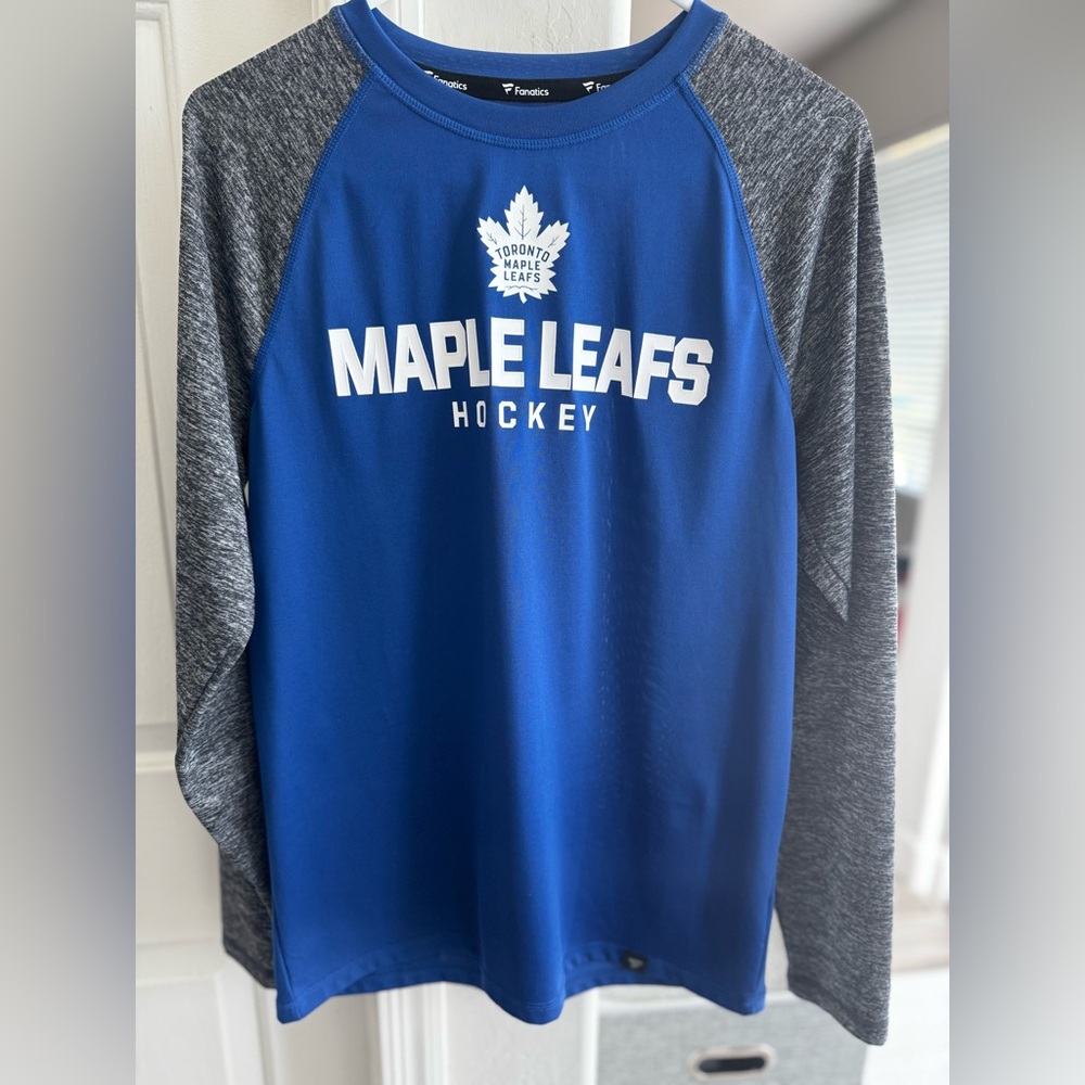 Fanatics Men’s Maple Leafs Hockey Shirt M like new 👍👍👍🎉🎉💕✔️